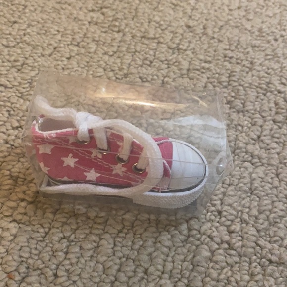 Mini converse high tops Keychain New - Picture 7 of 7